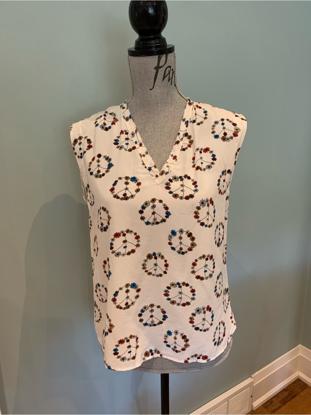 Sandro París 100% Silk Floral Peace Sign V-Neck Sleeveless Blouse - White